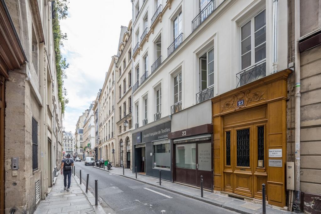Lägenhet på 96 m² i 2:a - Louvre - Bourse, med 3 sovrum och 1 badrum  Paris Exteriör bild